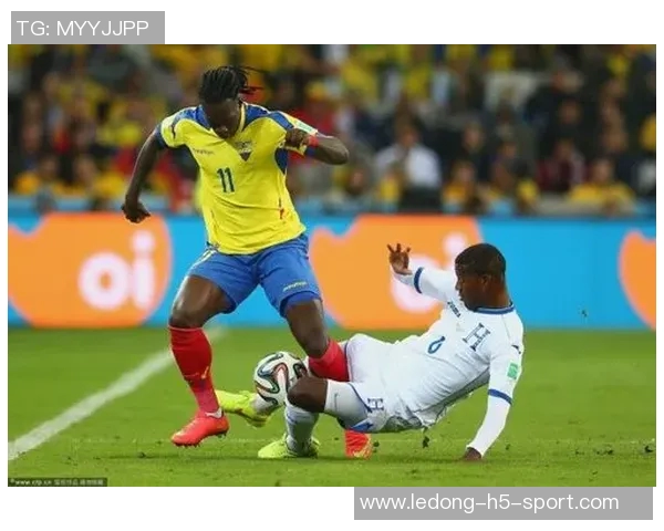 维纳尔杜姆轻松突破防线巧妙破门助球队逆转局势